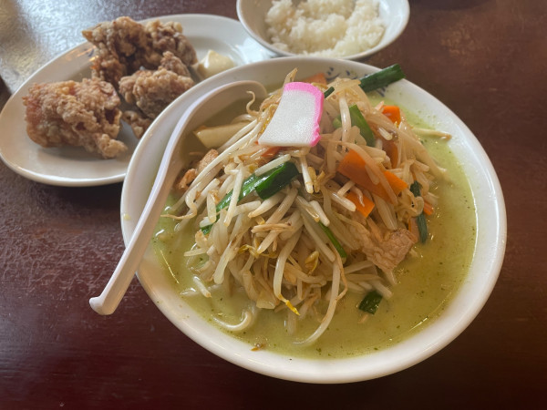 「濃厚バジルタンメン・唐揚げセット」@極濃湯麺シントミ 本庄インター店の写真