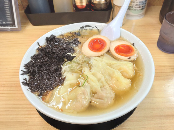 「塩ラーメン+肉海老ワンタン+味玉 ジャンボ餃子」@麺屋たかひろの写真