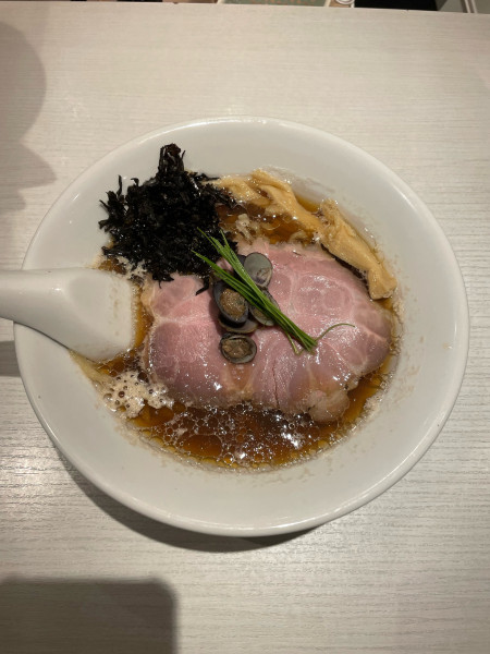 「宍道湖しじみ旨みらーめん(1300円)醤油・手揉み麺」@淡麗拉麺 己巳の写真