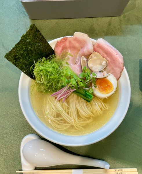 「飛騨地鶏と蛤の貝塩　1200円」@中華そば とり木瓜の写真