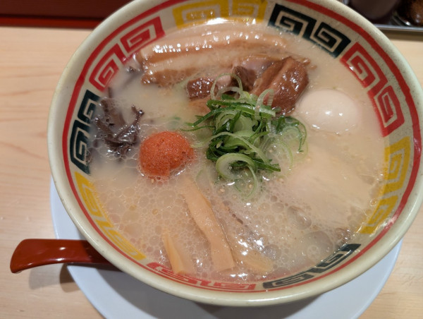 「全部乗せラーメン」@九州じゃんがら 芝大門店の写真