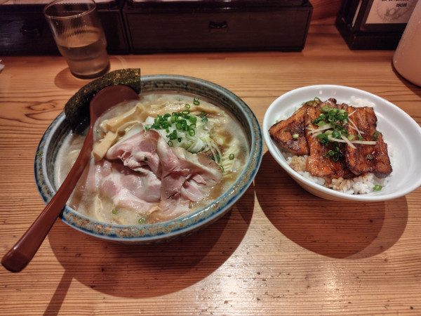 「濃厚中華そば、炙りチャー丼、半餃子」@麺通 伊武記の写真