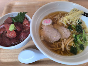 「まぐろ丼らーめんセット(1,450)」@花板食堂 イシカワ BRANCH店の写真