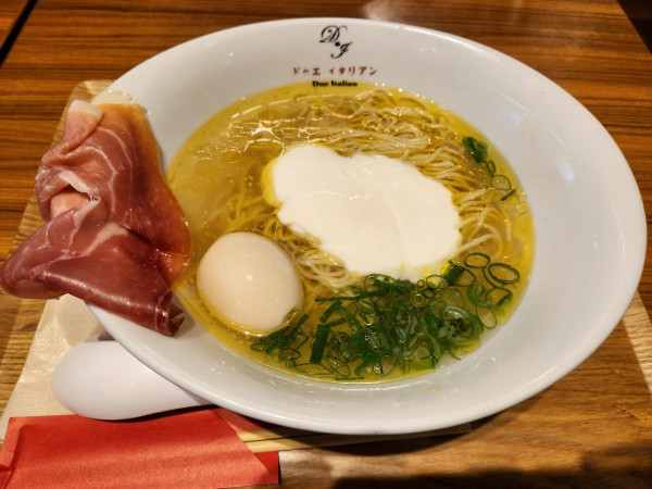 「らぁ麺 生ハムフロマージュ 味玉」@due Italian 溝口の写真