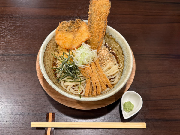 「フライ冷やしたぬき　1350円」@麺切り 白流の写真
