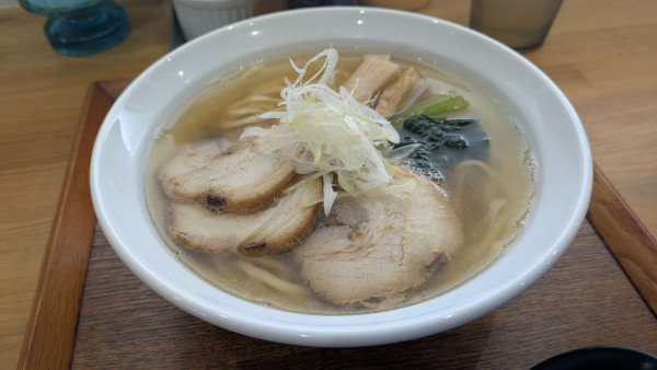 「白醤油らーめん＋追加チャーシュー」@らーめん はなはなの写真