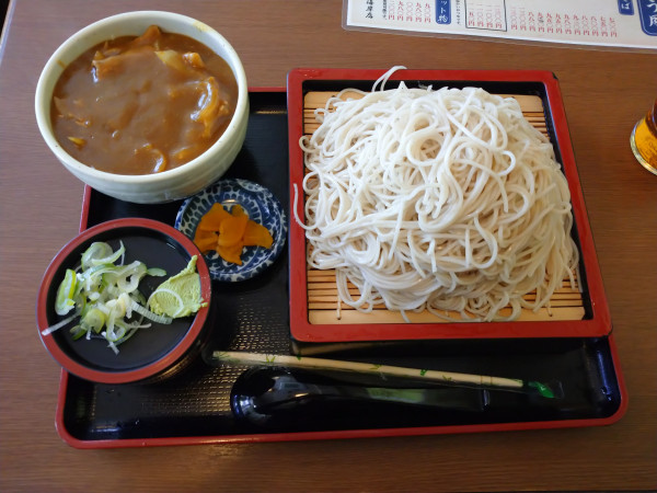 「ミニカレー丼セット（980円）＋中盛り（150円）」@そば処 ゆう月の写真
