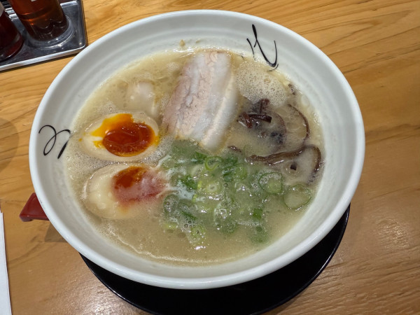 「半熟煮卵ラーメン」@麺屋 富貴 諫早駅店の写真