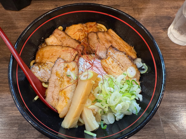 「まぜそば肉盛り温玉W」@麺屋  かとうの写真