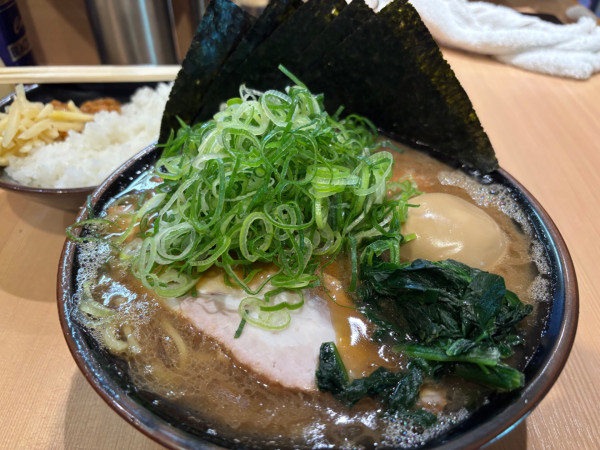 「皇綱家特製ラーメン+ライス」@輝道家直系 皇綱家の写真