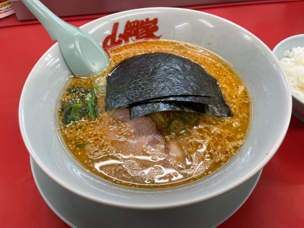 「辛味噌ラーメン」@ラーメン山岡家 沼津柿田川店の写真