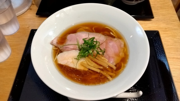 「醤油らあめん_1100円」@らぁ麺 鷹の羽の写真