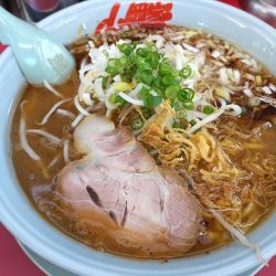 焦がし醤油ラーメン(940円・中盛)