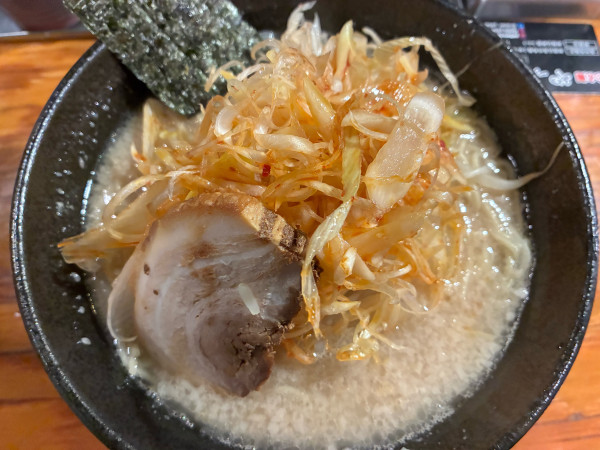 「ネギラーメン」@らあ麺 やったる 新宿店の写真