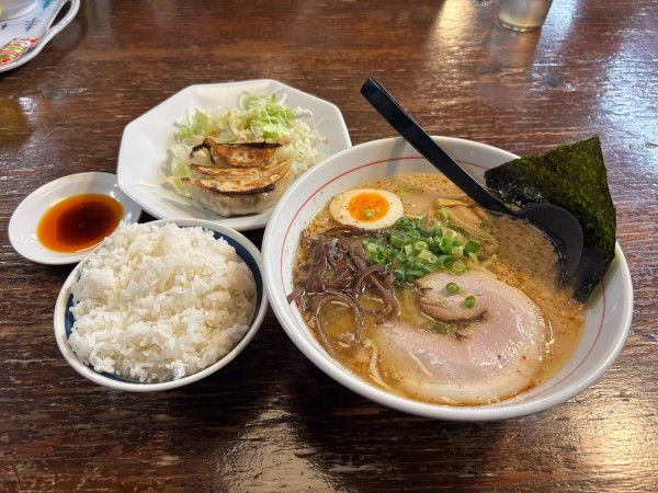 「にんにくらーめん（913）餃子ライスセット（385）」@壱徹らーめん 立川柴崎町店の写真