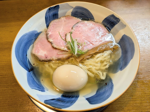 「たまご・チャーシュー塩らぁ麺   1250円」@さんくるげの写真
