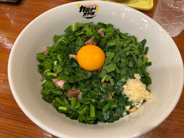 「ニラそば　950円」@まぜそば専門店 カミナリオヤジの写真