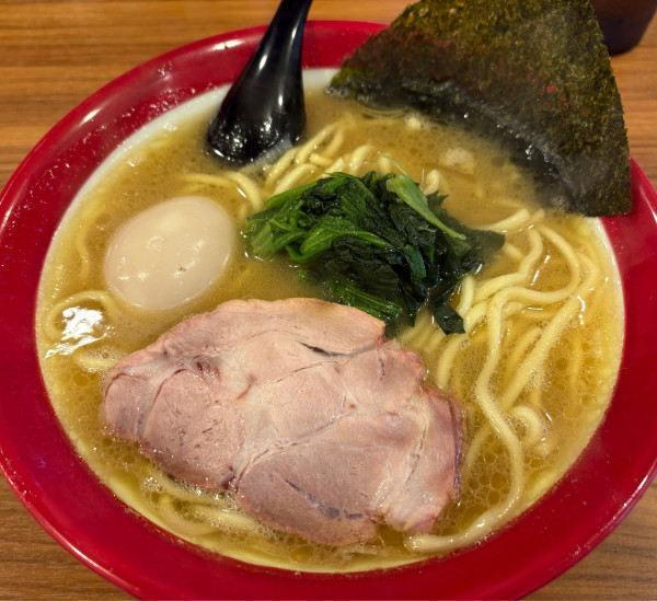 「太麺＋半熟味玉＋替玉（細麺）」@百麺 世田谷店の写真