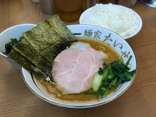 「ラーメン中、ライス大、大船渡直送わかめ」@麺家 たいせいの写真
