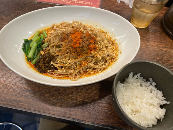 「汁なし坦坦麺（辛さ４、痺れ４）+ご飯セット1,050円」@麺人 雲林坊 門前仲町店の写真