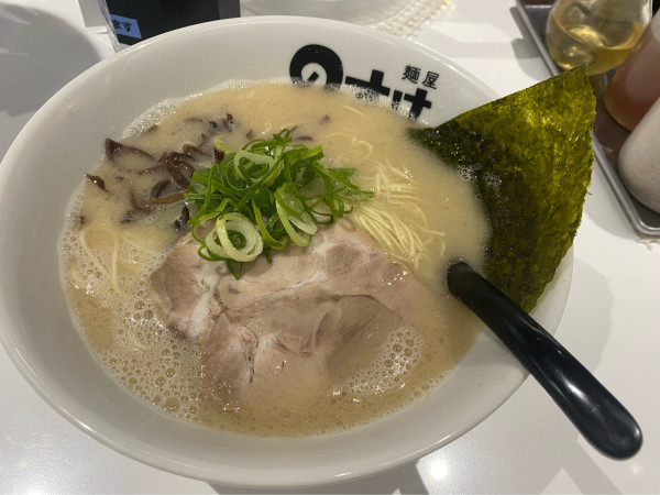 「らーめん白880円」@麺屋のすけ 登戸店の写真