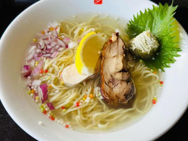 「高野の鶏塩冷やしそば 1,550円」@中華そば 髙野 ベイサイド店の写真