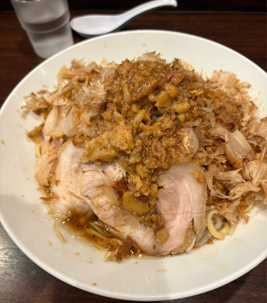 「汁なしJUNK 麺増し(400g) 豚増し一枚」@ピコピコポンの写真