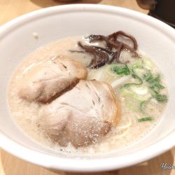 豚骨ラーメン（850円）、替え玉（150円）
