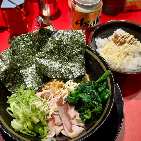 「油そば＋半ライス＋生ジョッキ缶」@家系ラーメン 王道乃印 新橋店の写真