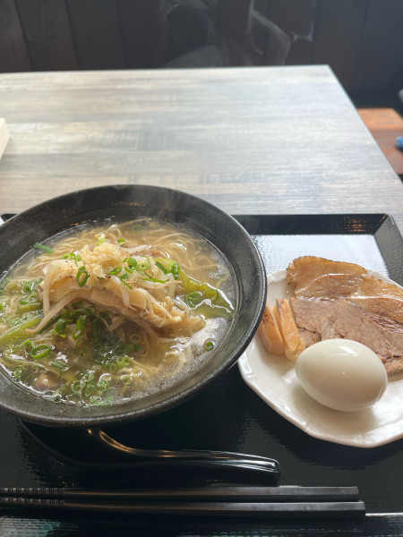 「牛すじラーメン　1080円　特製トッピング380円」@屋台拉麺ふぅふぅの写真