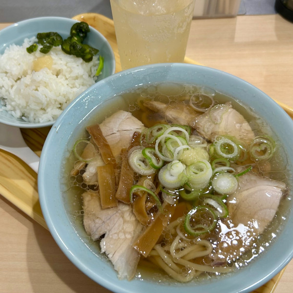 「中華そば＋無料めし（中）＋ハイボール」@中華そば いたばし製麺の写真
