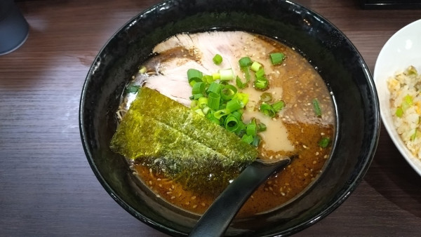 「黒マー油ラーメン(750円)」@食縁ラーメンの写真