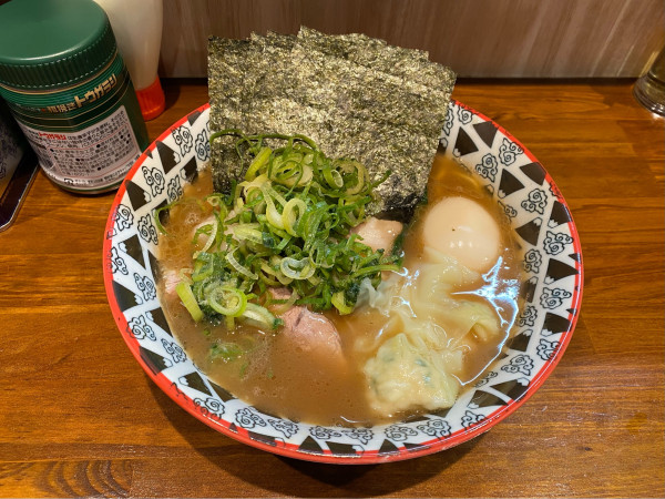 「DXラーメン（麺固め）1,400円」@家系ラーメン いんなみ家の写真