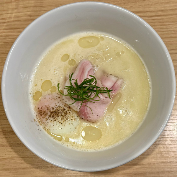 「白トリュフオイル香る鶏白湯麺 ¥1,350」@らーめんMAIKAGURAの写真