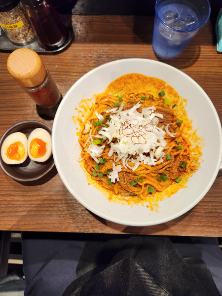 「汁無し担担麺　白と味玉」@うさ担 浦和本店の写真