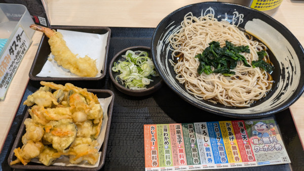 「【期間限定】小柱と夏野菜のかきあげそば、海老天（クーポン）」@ゆで太郎 淡路町店の写真