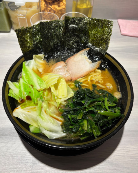 「ラーメン＋青菜＋キャベツ」@横浜家系ラーメン てつ家の写真