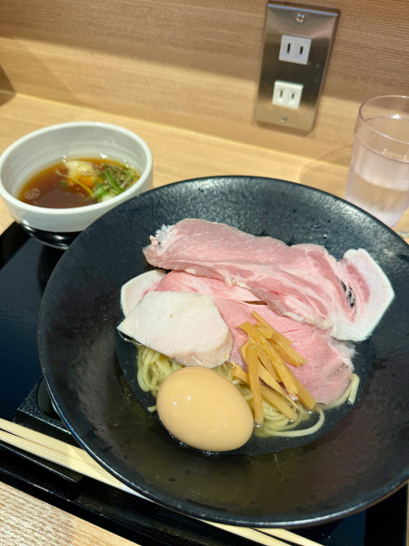 「特製醤油つけ麺」@らぁ麺 鷹の羽の写真
