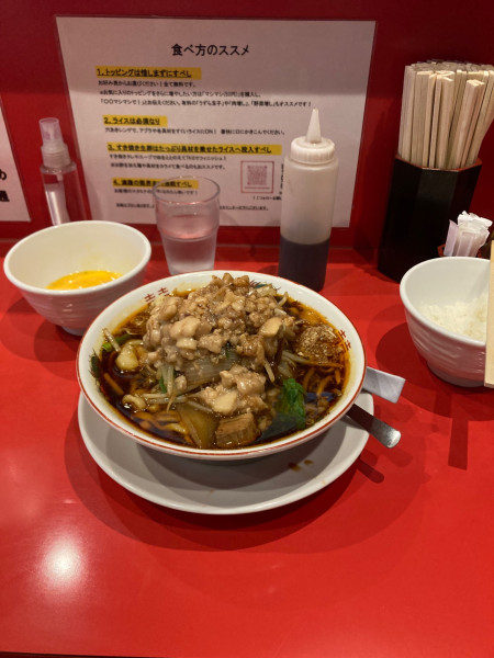 「スタミナラーメン1000円　すき焼き卵100円　サービスライ」@名古屋スタミナらーめん アブラカラメの写真