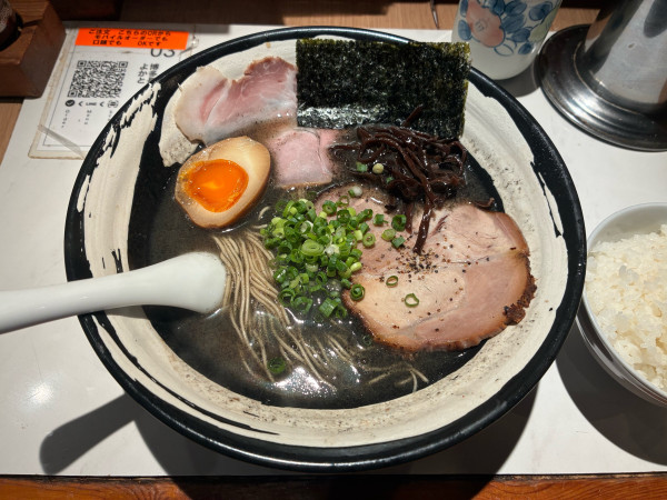 「黒　硬め　860円　＋半替玉100円」@博多長浜らーめん よかとの写真