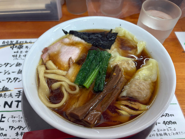 「ワンタン麺醤油1050円」@栃木中華そば 神志の写真