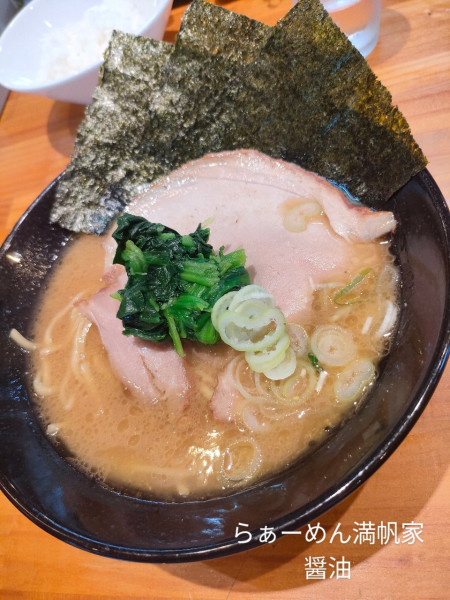「醤油ラーメン」@らぁーめん 滿帆家の写真