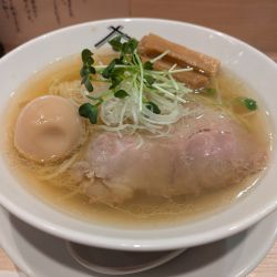 味玉白醤油らーめん(950円)