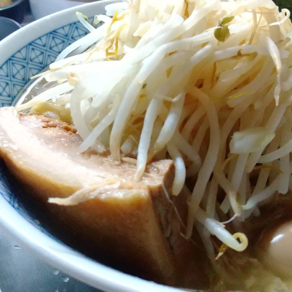「#ラーメン#味付き脂 #特製生姜 #ニンニク #950円 #うず」@ラーメン ぶぅさんの写真