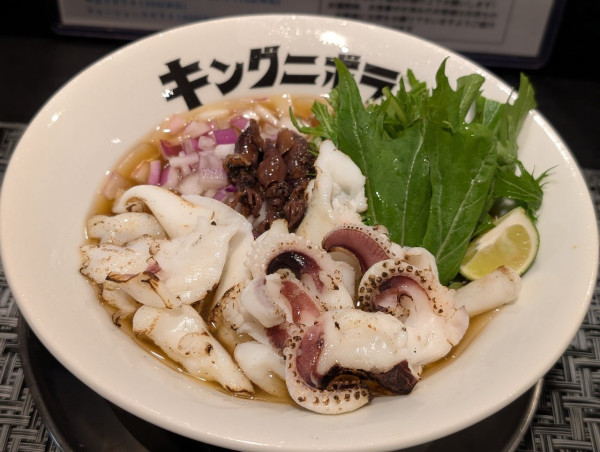 「限定怪獣　冷し烏賊煮干し怪獣ゲソラ　ゲソ増〆飯付」@キングニボラの写真