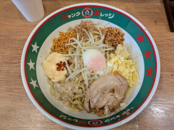 「まぜそば(玉子あり)」@ジャンクガレッジ 大宮駅前店の写真