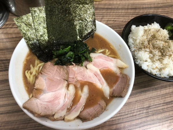 「チャーシュー麺並（1,250円）、ライス食べ放題（100円）」@武道家 龍の写真