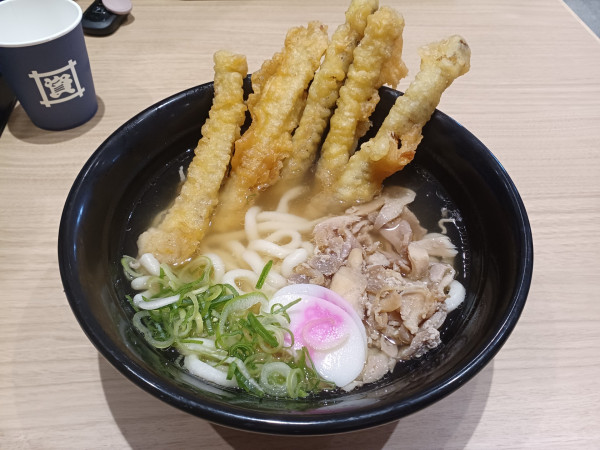 「かしわごぼ天5本うどん(770円)」@資さんうどん 北鴻巣店の写真
