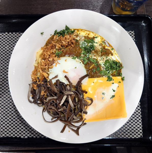 「スタミナチーズキーマカレーまぜそば(980円)」@キッチン とちの木の写真