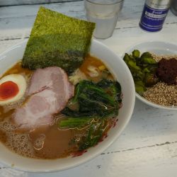朝ラー 並＋サービス燻製ロースチャーシュー＋朝ライス＋胡麻
